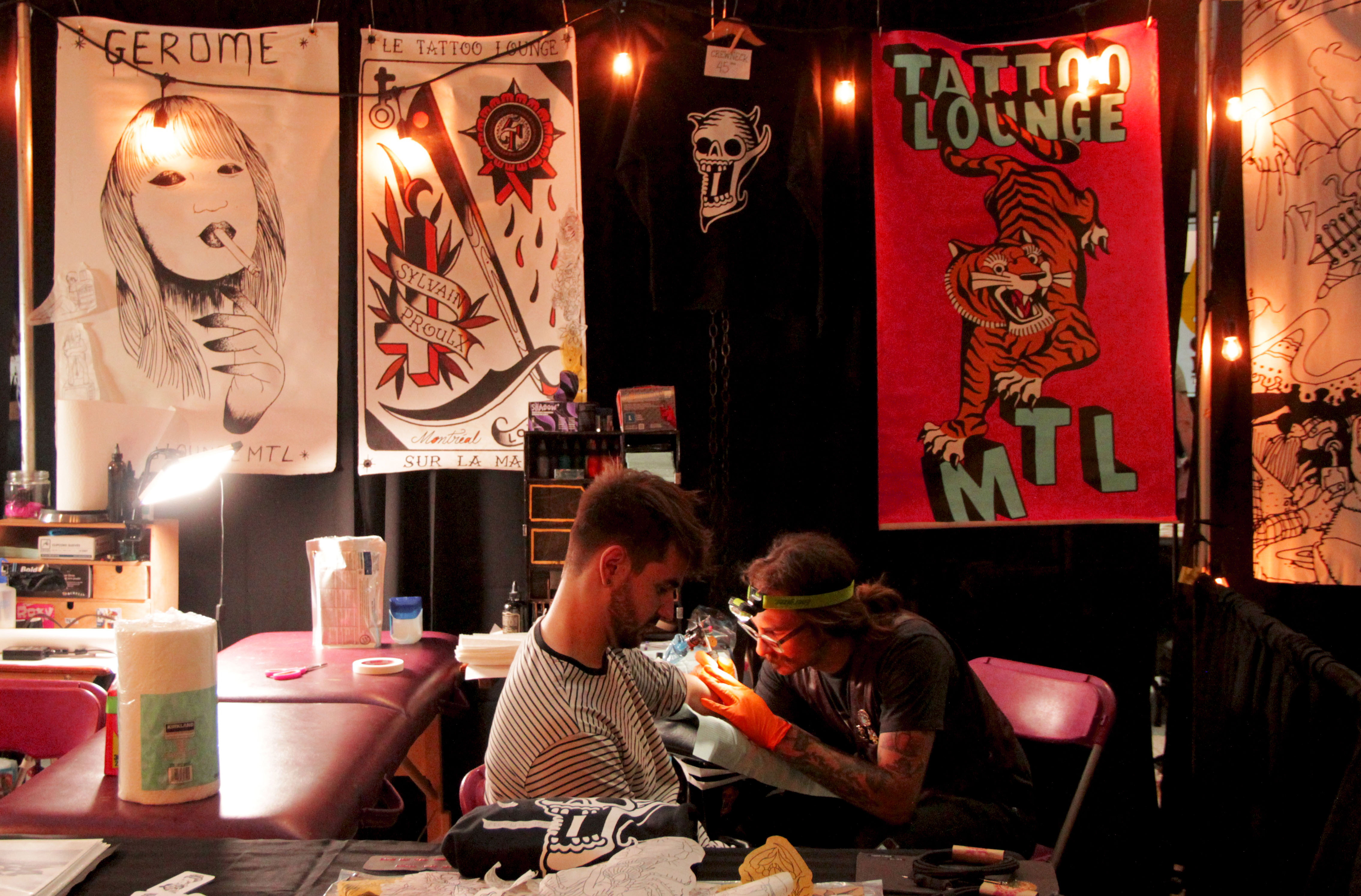 Boulevard St-Laurent in Montreal is the hip place to be. Here the famous tattoo  lounge Stock Photo - Alamy